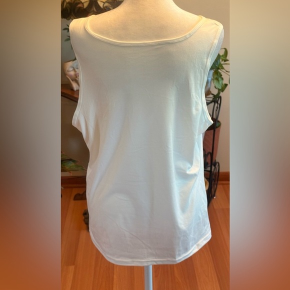 NWOT Women’s White Tank Top Cami Undershirt Wide Strap Summer Medium Stretch 2xl - Picture 2 of 10